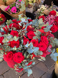 Rosas con eucalipto