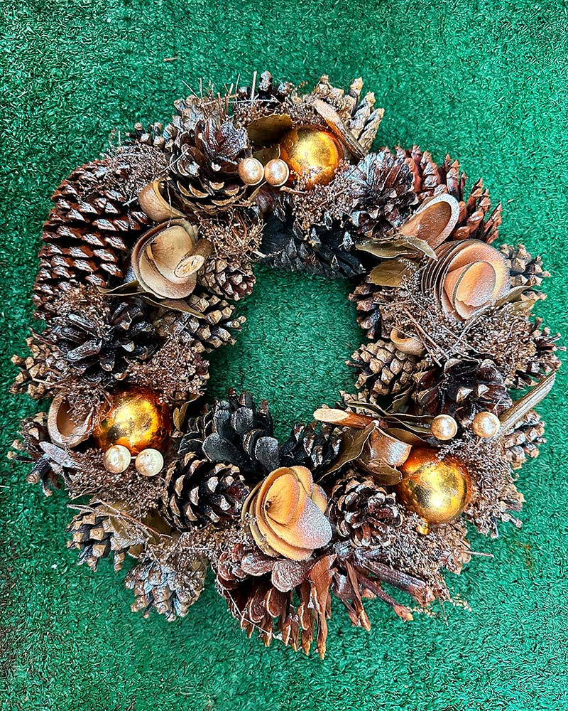 Corona piñas navideñas